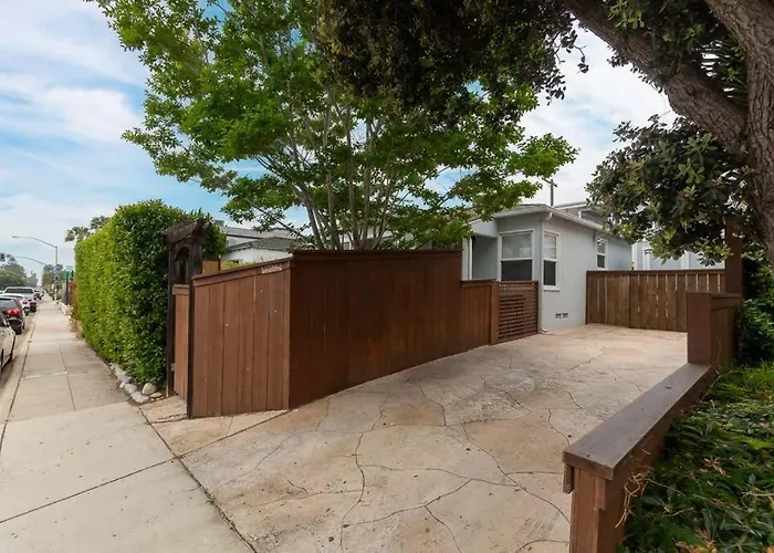 Beach House In The Heart Of Pb