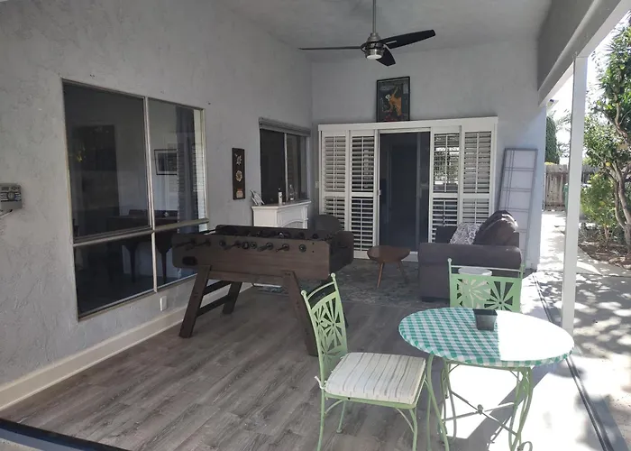 Custom Home - Beach Close/Convenient To Everything